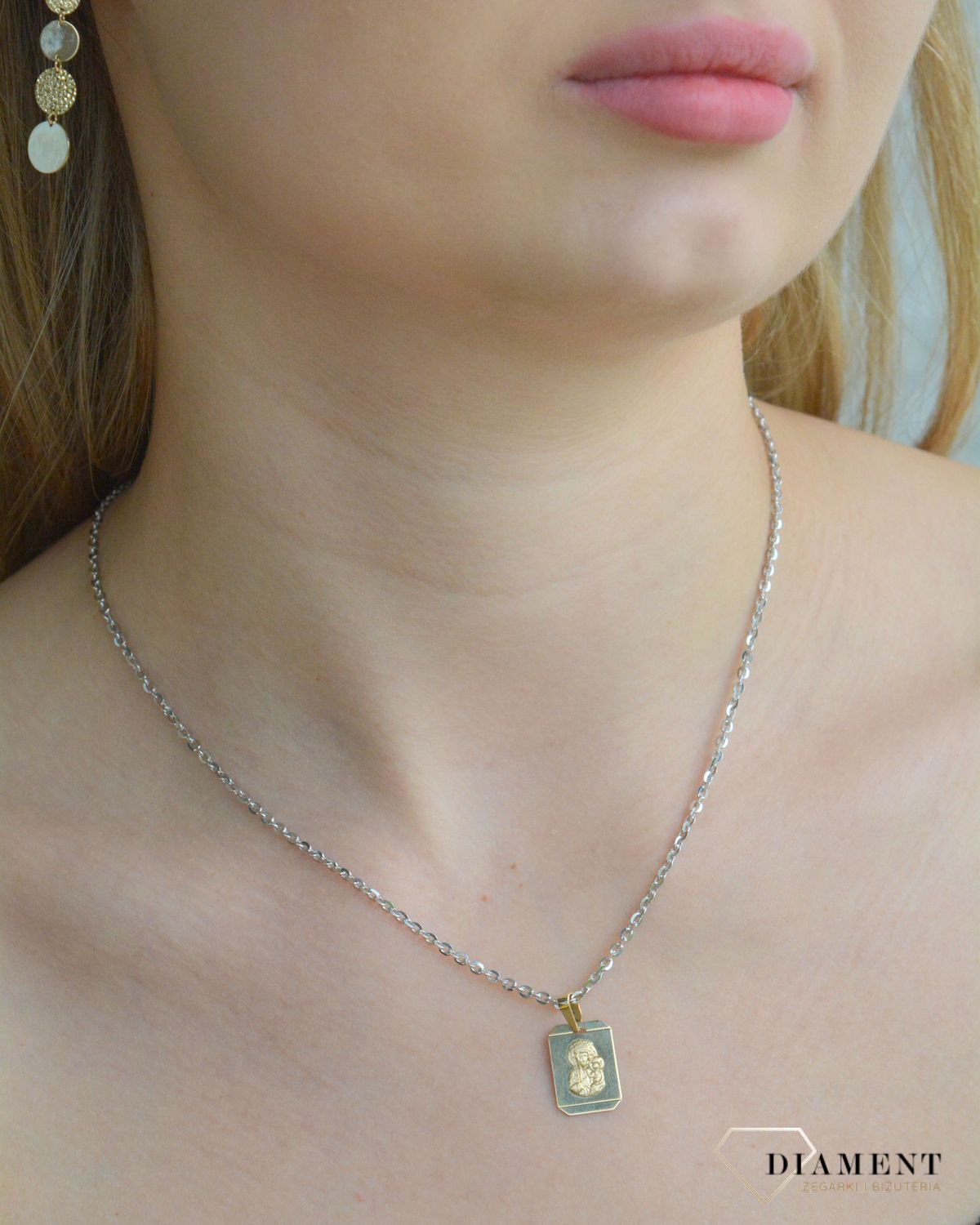 Złota zawieszka 585 medalik Matka Boska Częstochowska ZA 6064A.jpg